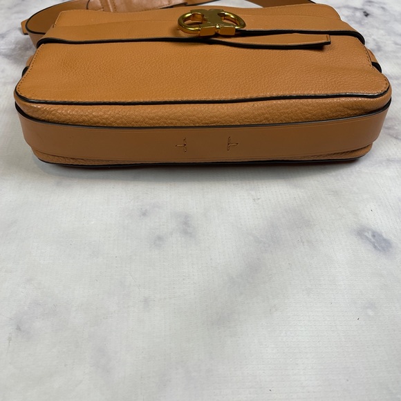 Tory Burch Gemini Link Belted Peanut Brown Pebbled Leather Camera Crossbody Bag - Picture 4 of 12